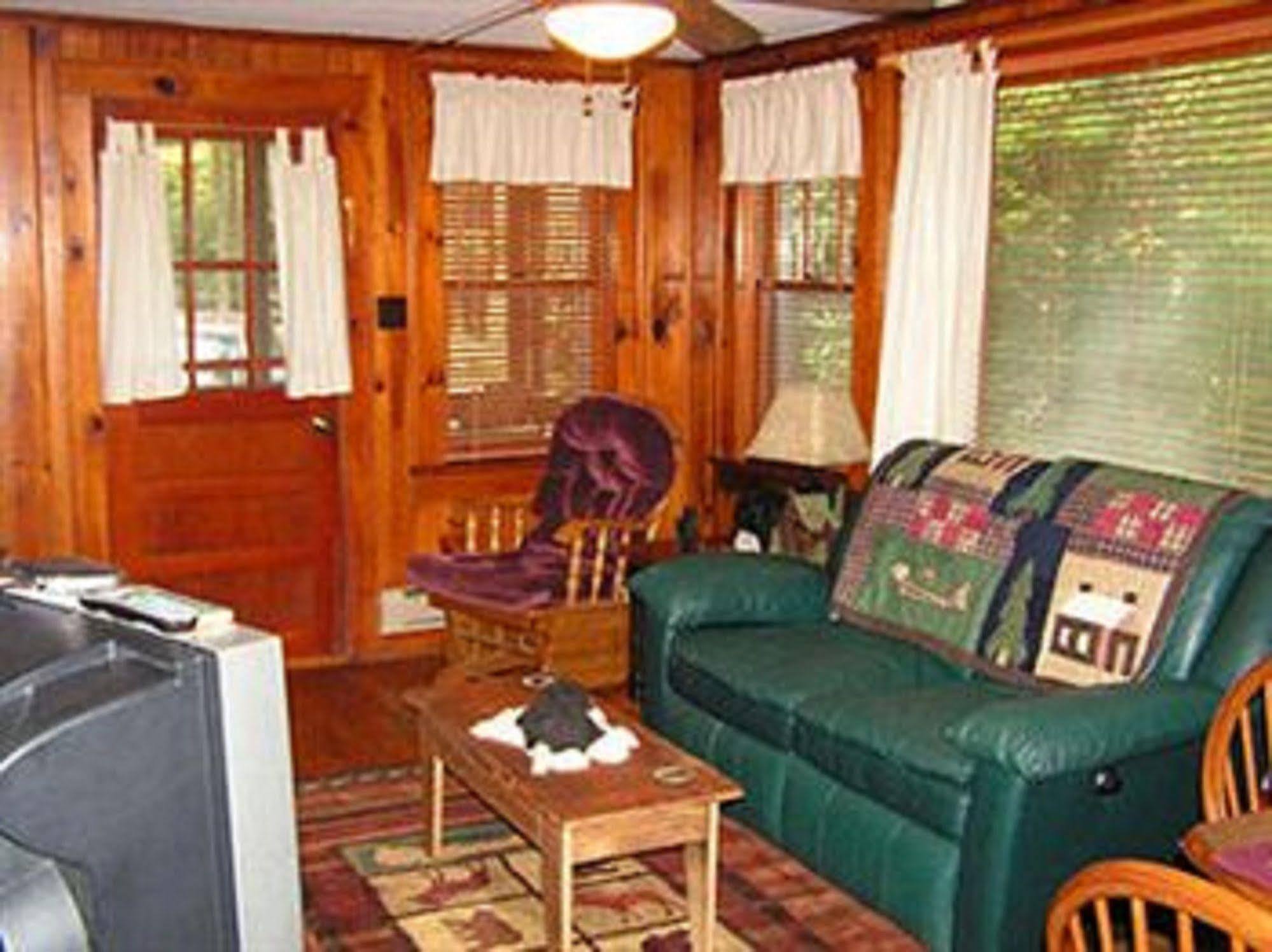 Cabins At Twinbrook Resort Maggie Valley Oda fotoğraf